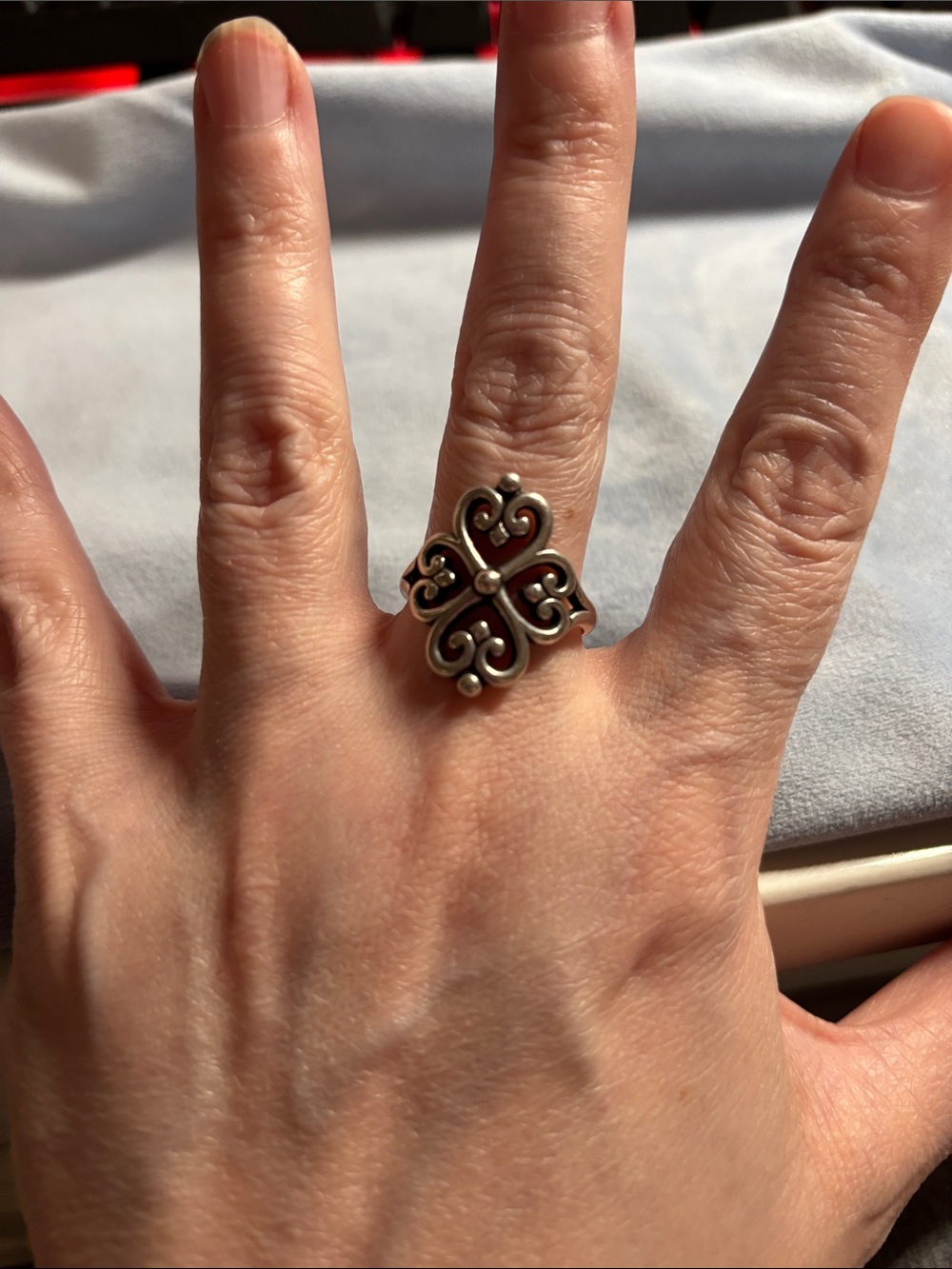 James Avery Adorned Hearts ring 4 scrolled hearts, sterling silver, size 9 - Picture 3 of 3
